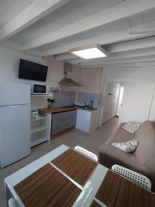 Famara, Apto. En Zona Tranquila A 200M Del Mar. Apartment Exterior photo